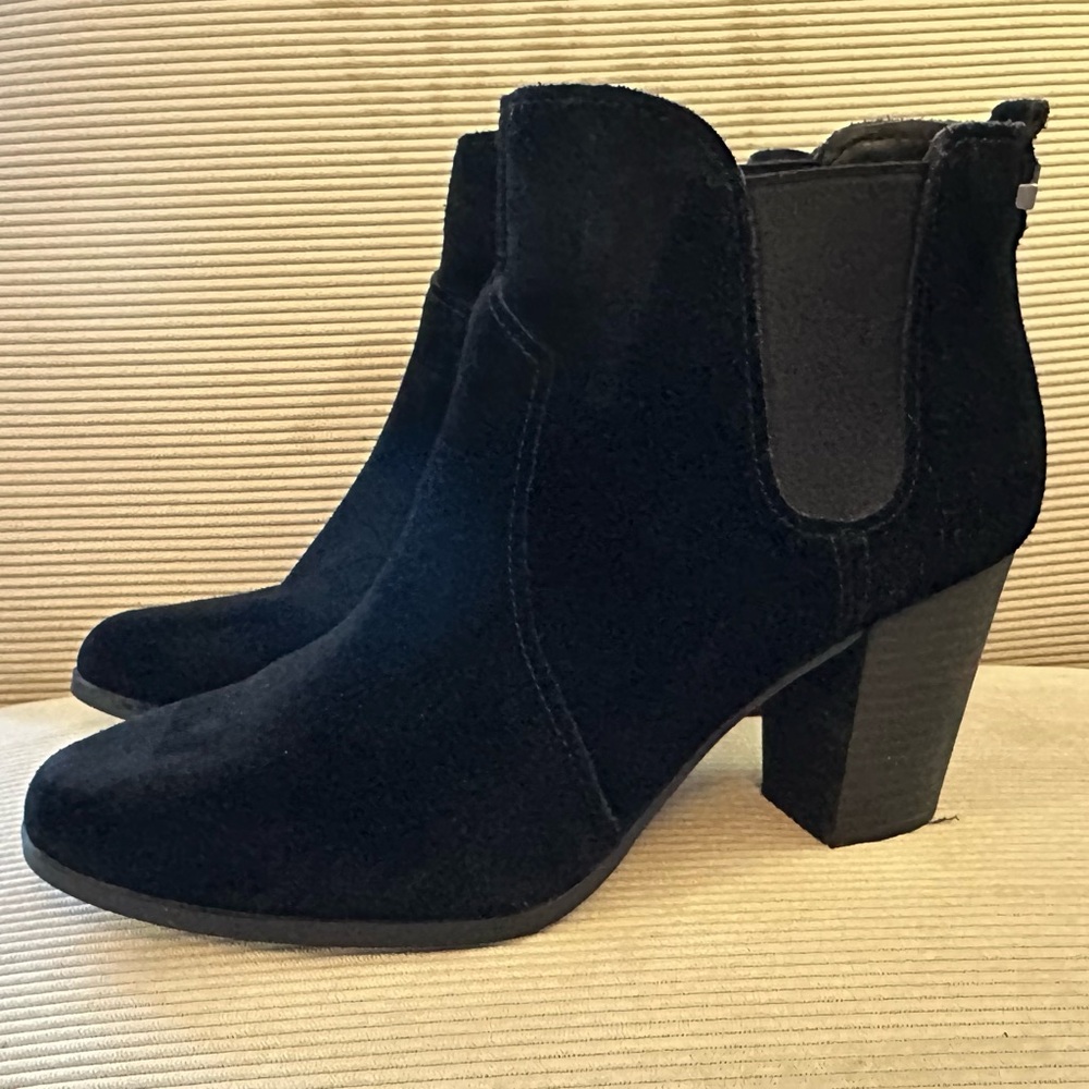 Women’s Koolaburra by UGG Dezi Short Boots - size 10 - Picture 3 of 8